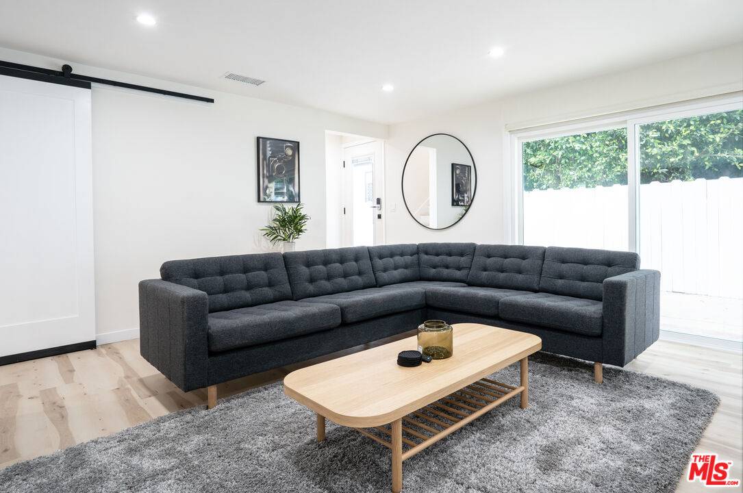 8704 Dorrington Ave 3BR Beverly Grove La