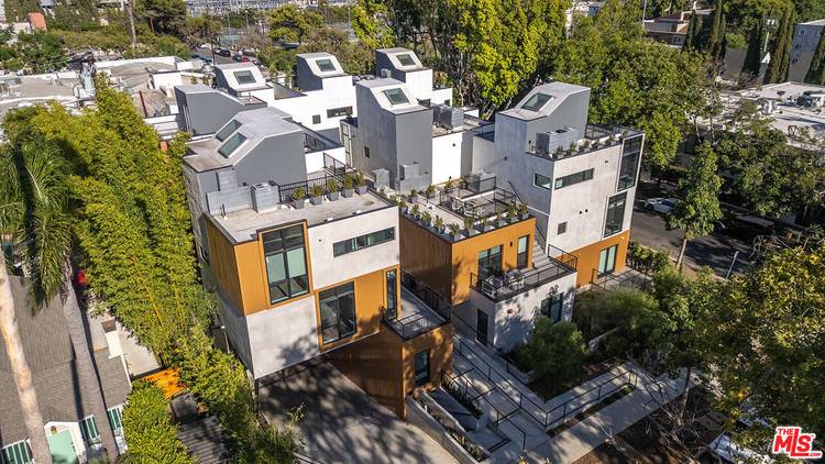 1016  N Martel Ave 3BR Hollywood Hills East La