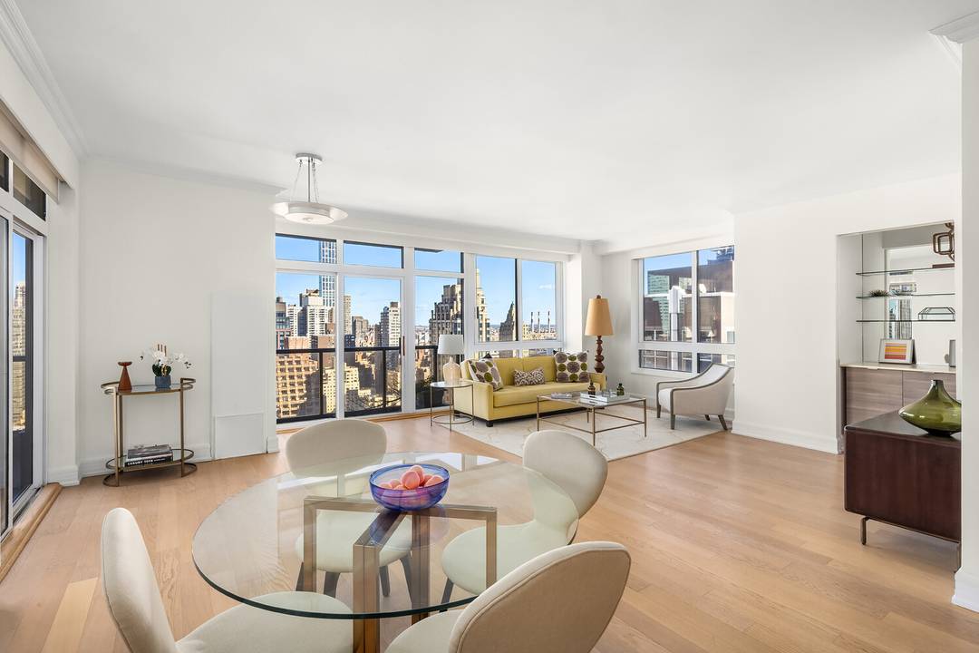 Sky High Luxury at 100 United Nations Plaza, Residence 35E Discover unparalleled sophistication and breathtaking city views from this exquisite high floor residence at the prestigious 100 United Nations Plaza.