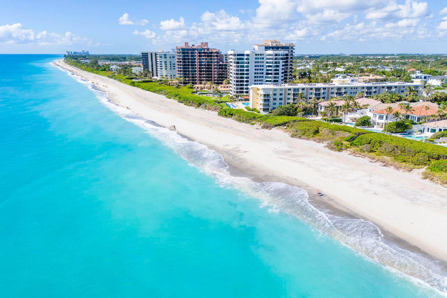 Nestled along the stunning coastline of Juno Beach, this charming 2 bed 2 bath condo in Juno by the Sea is great for a seasonal getaway or a full time ...