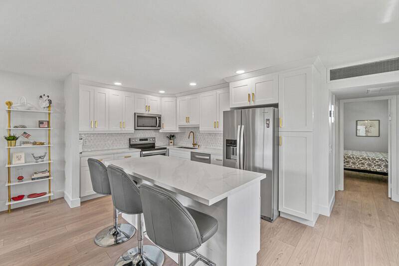 Turnkey and completely renovated 1 1.