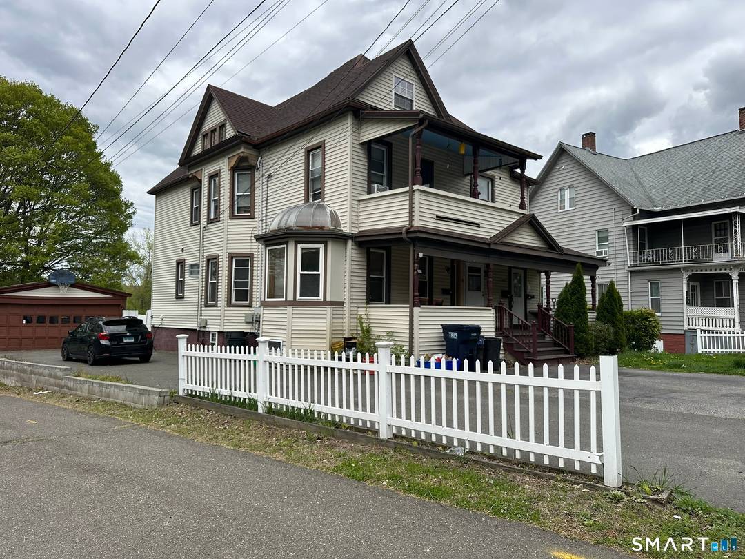 Discover exceptional value with this large multi family property offering strong rental income and long term growth potential.
