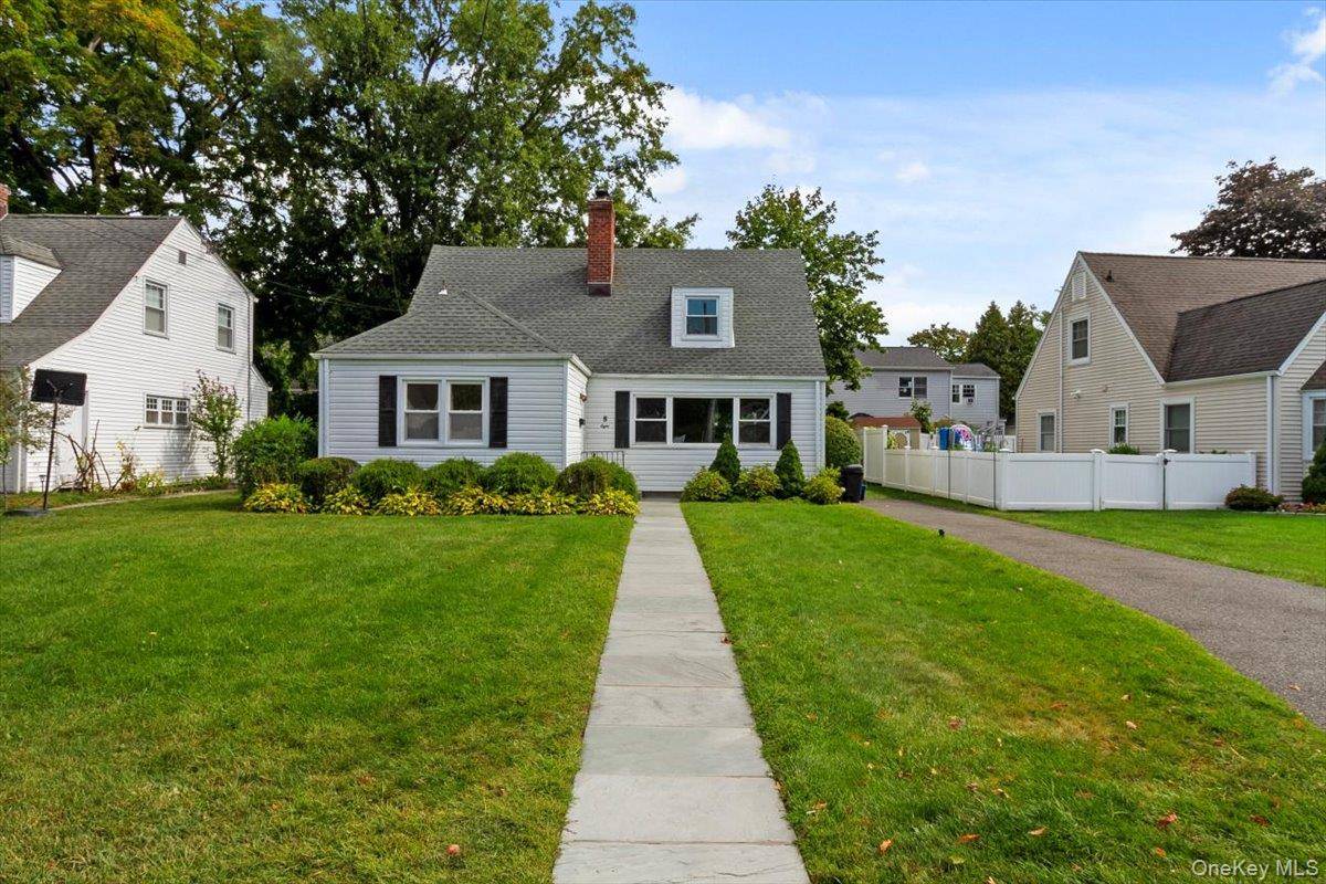 Bright and well maintained single family house in sought after Huntley Estate.