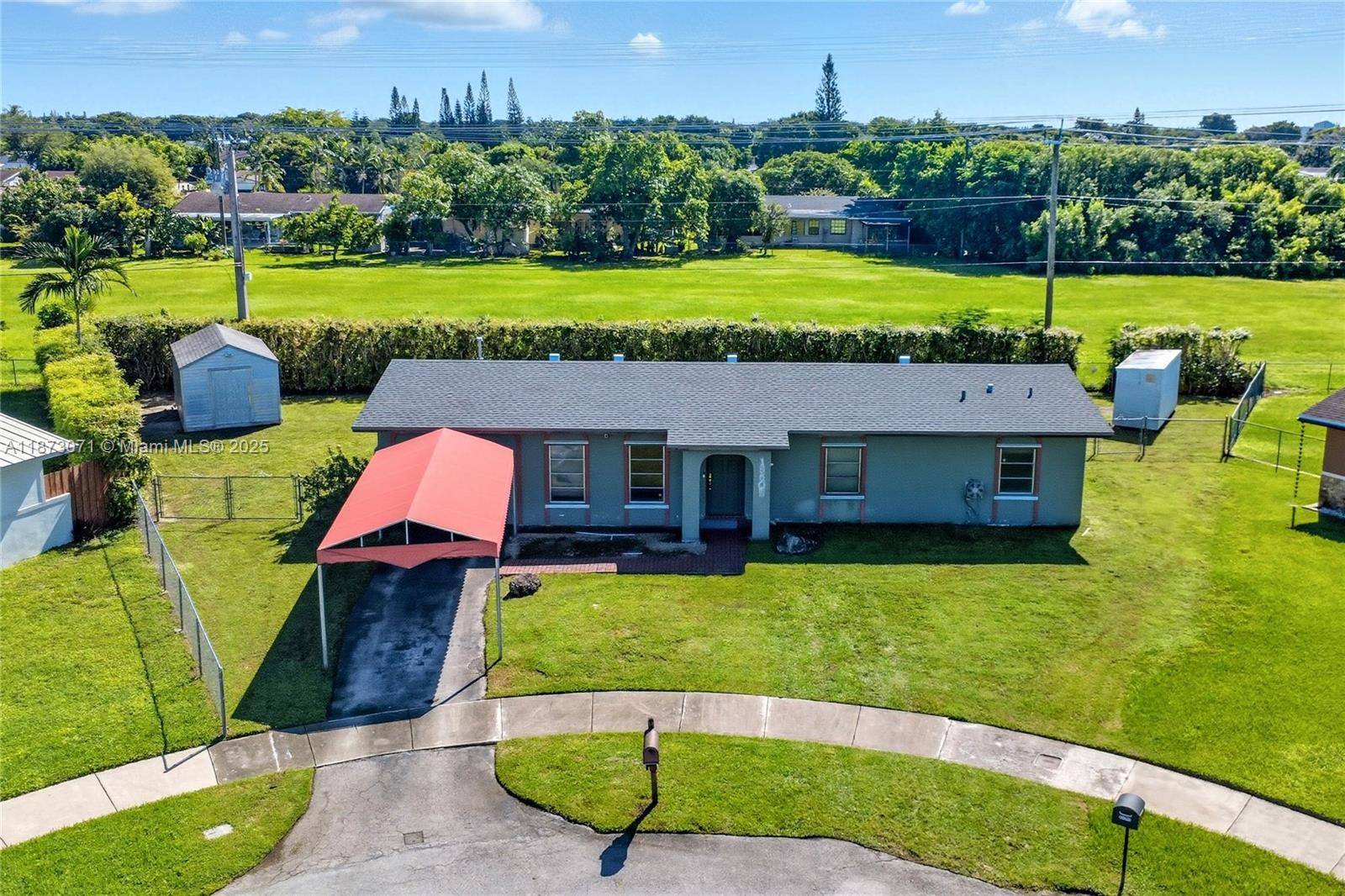 Amazing single family home with 4 spacious bedrooms and 2 full bathrooms !