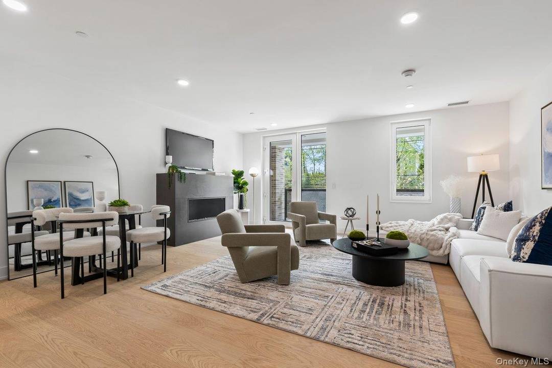 Maisonette Living in Downtown Harrison !