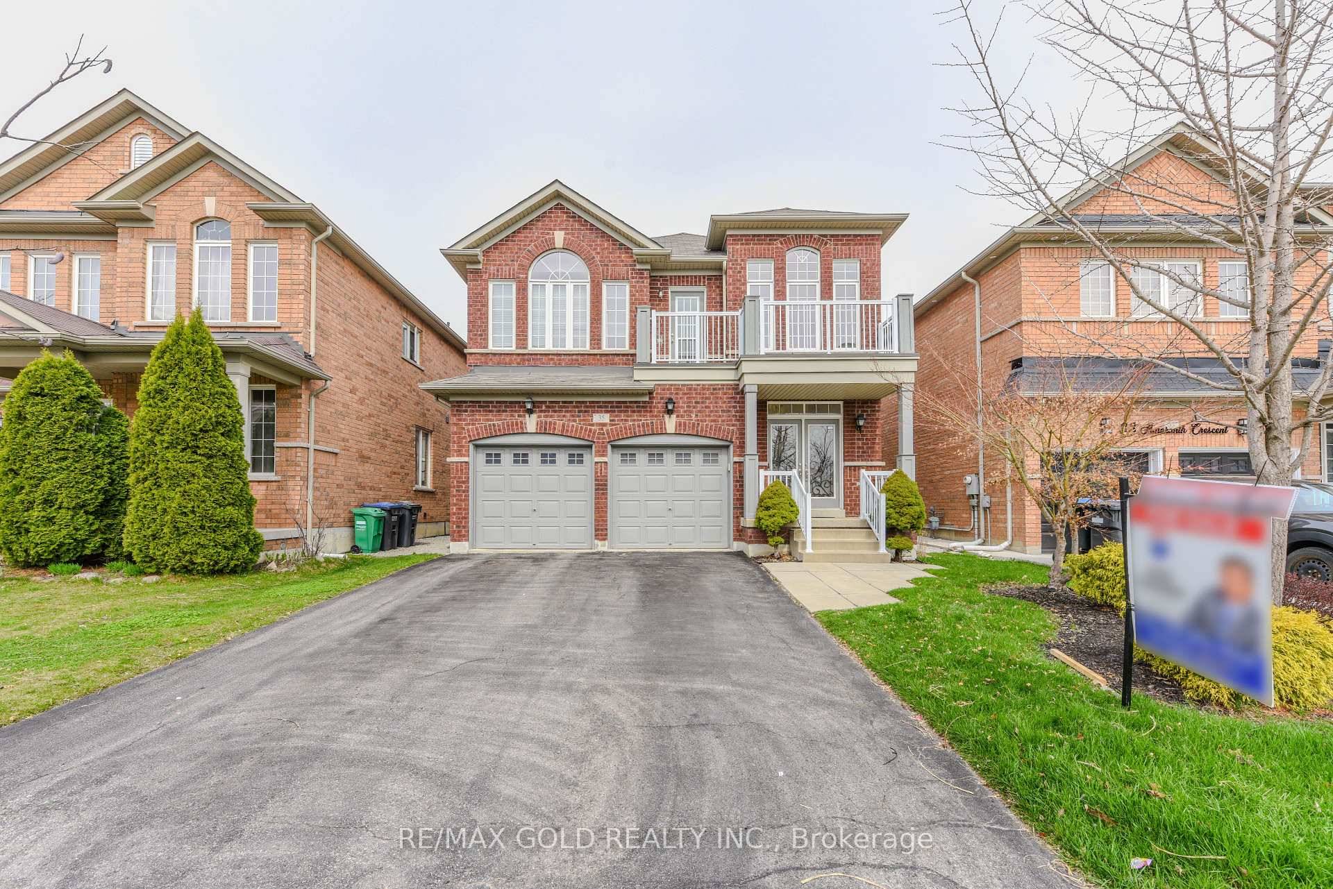 Stunning amp ; Bright Detach, Double garage house in the highly sought after Northwest Sandalwood Parkway community of Brampton, this Bright amp ; stunning 3 bedroom, 3 bathroom Double garage ...