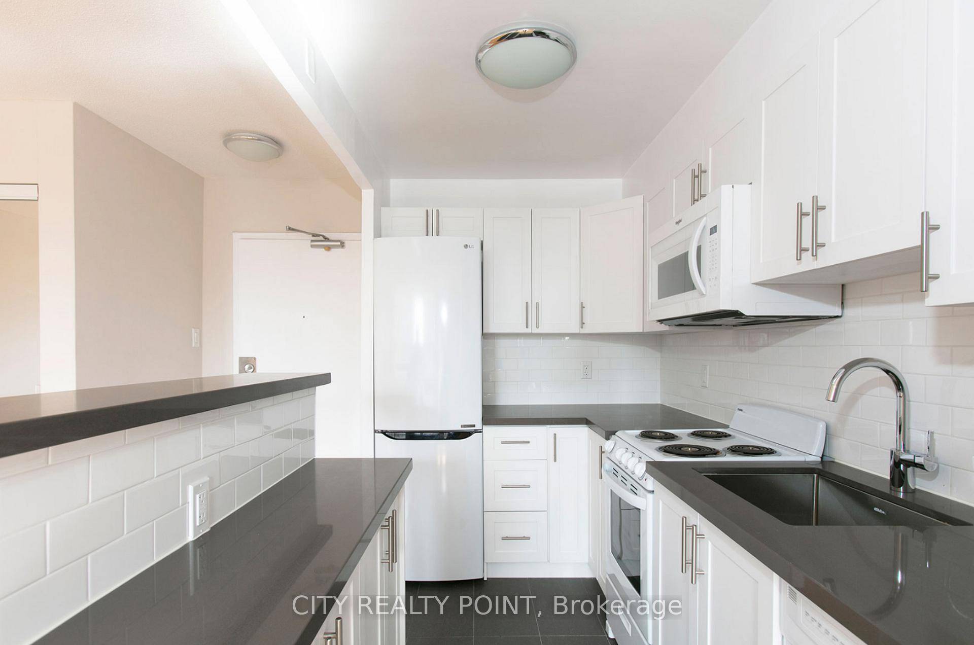 One month FREE RENT on this SPACIOUS STUDIO apartment with one year lease at 1500 Bathurst Street.