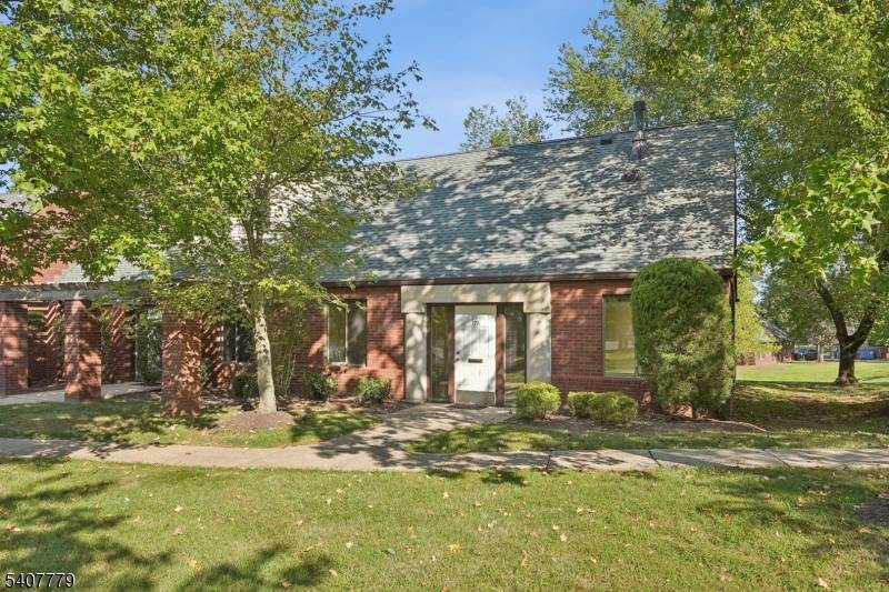 Prime Office Space for Sale Montgomery Knoll, Montgomery Township An excellent opportunity to own a professional office suite in the highly sought after Montgomery Knoll Office Complex.