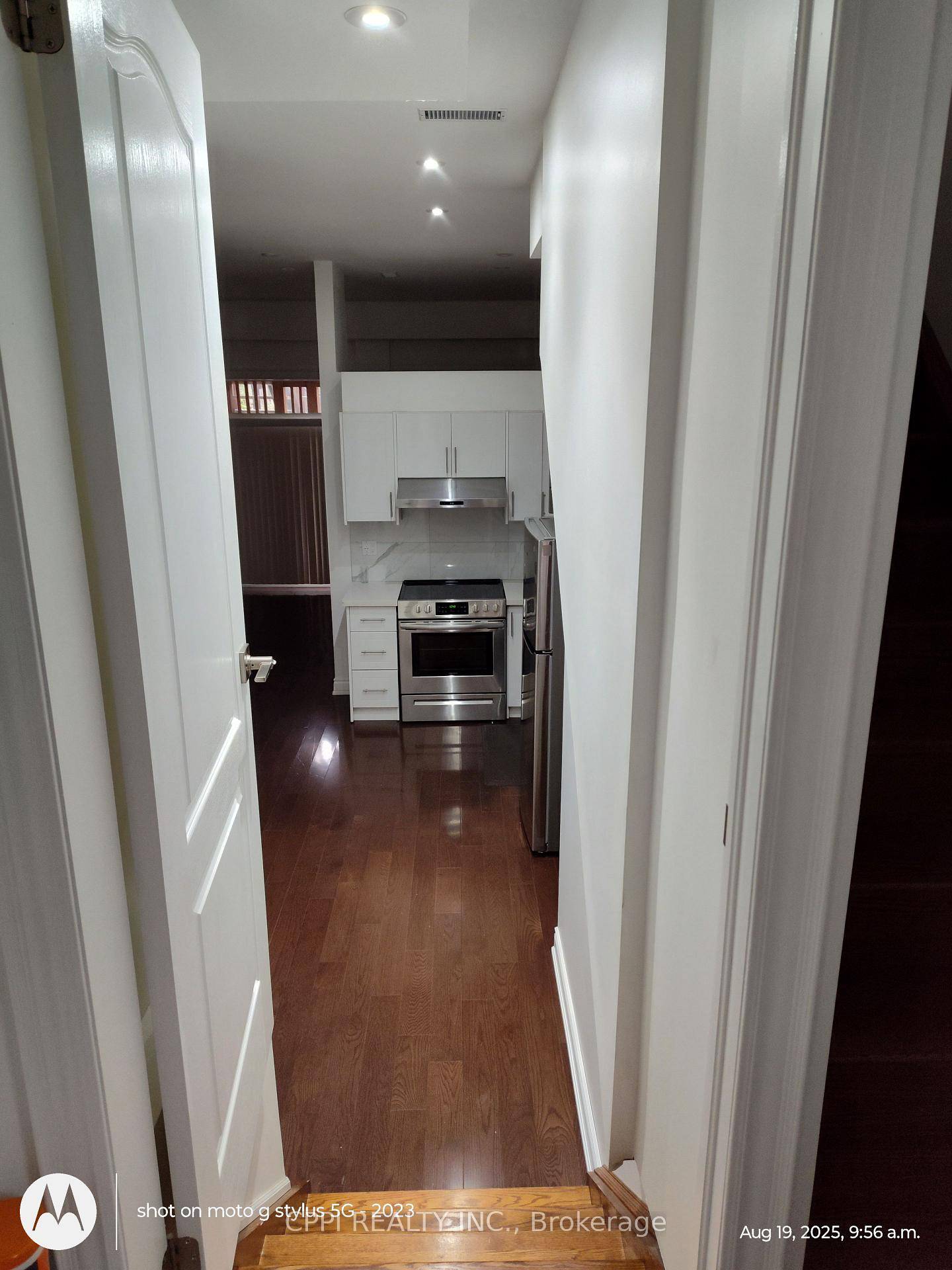 Welcome to 2C Bexley, North York a beautifully maintained, newer built home offering a bright and cozy bachelor basement suite with a private entrance for your comfort and convenience.