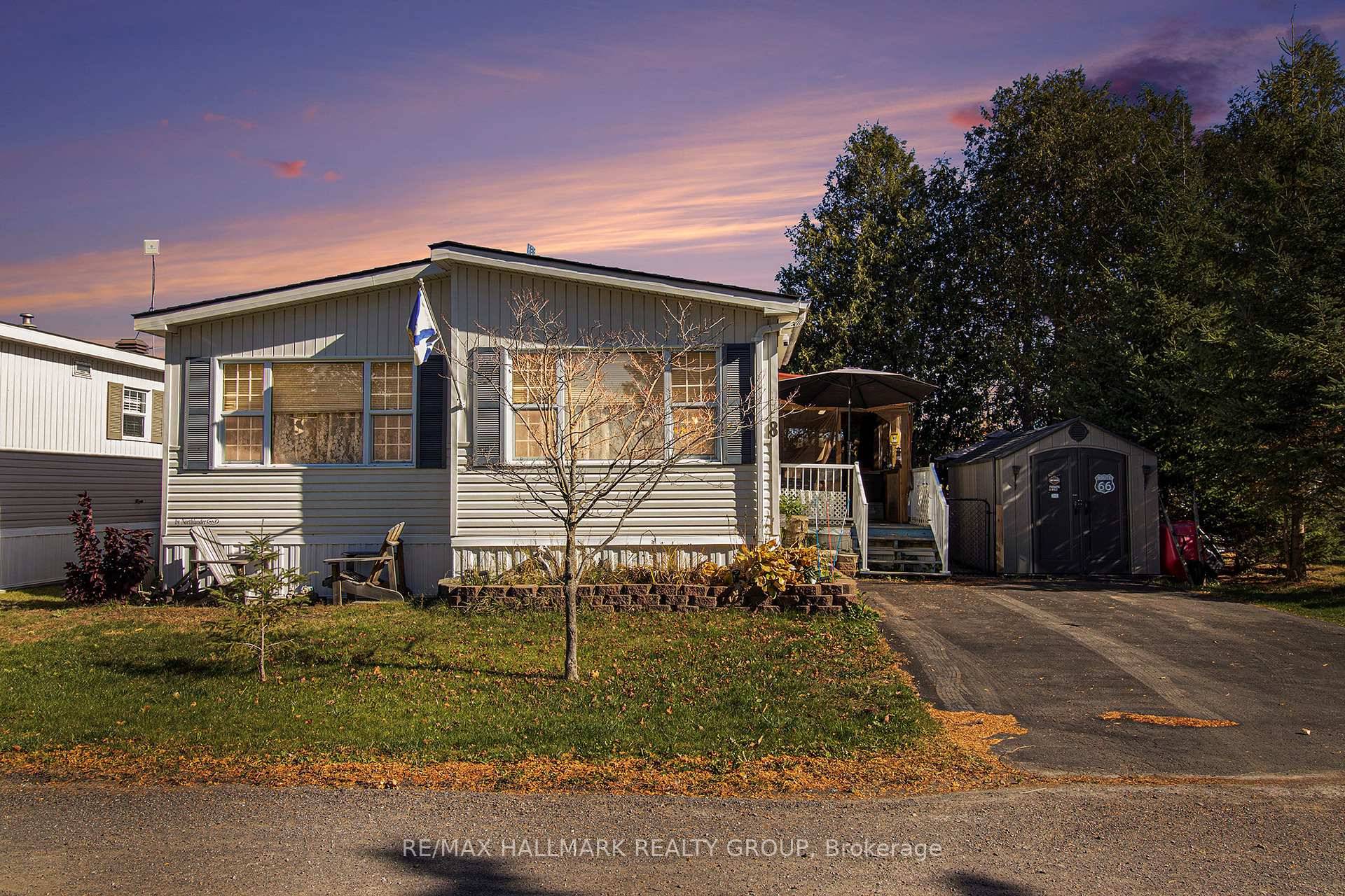 Welcome to Ashton Pines Retirement Community country living at its best in this sought after 55 adult community, ideally located just 8 minutes from both Stittsville amp ; Carleton Place.