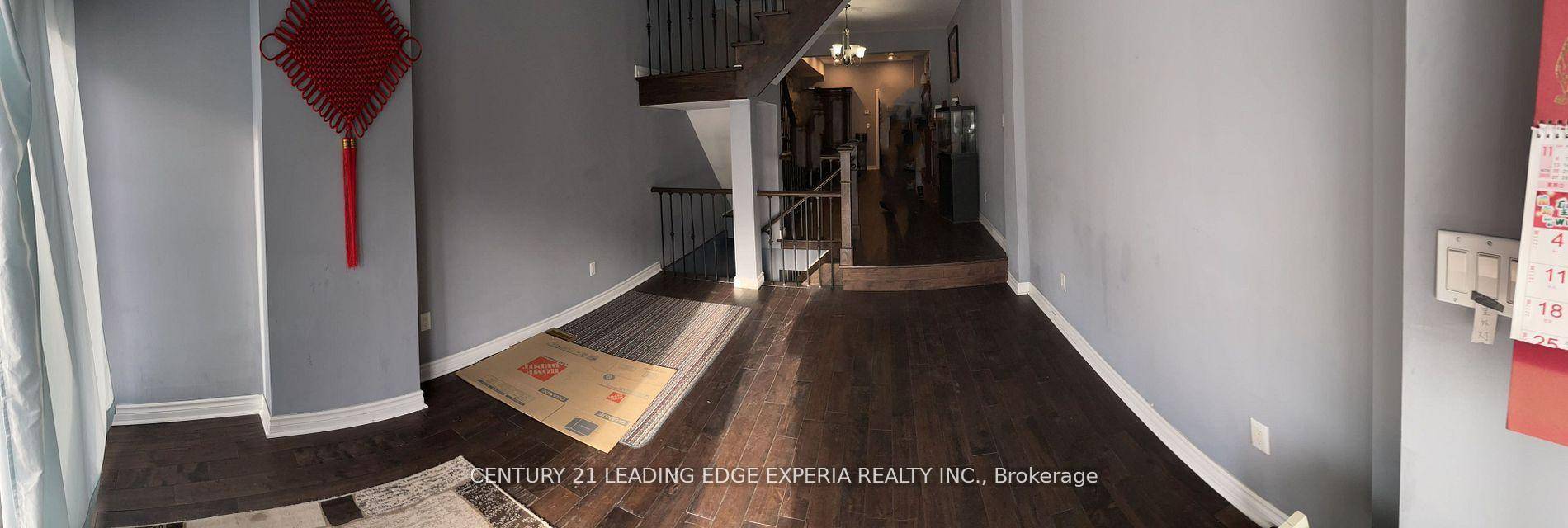 Nestled Kensington Market, And Chinatown, This 3 2 Bed.