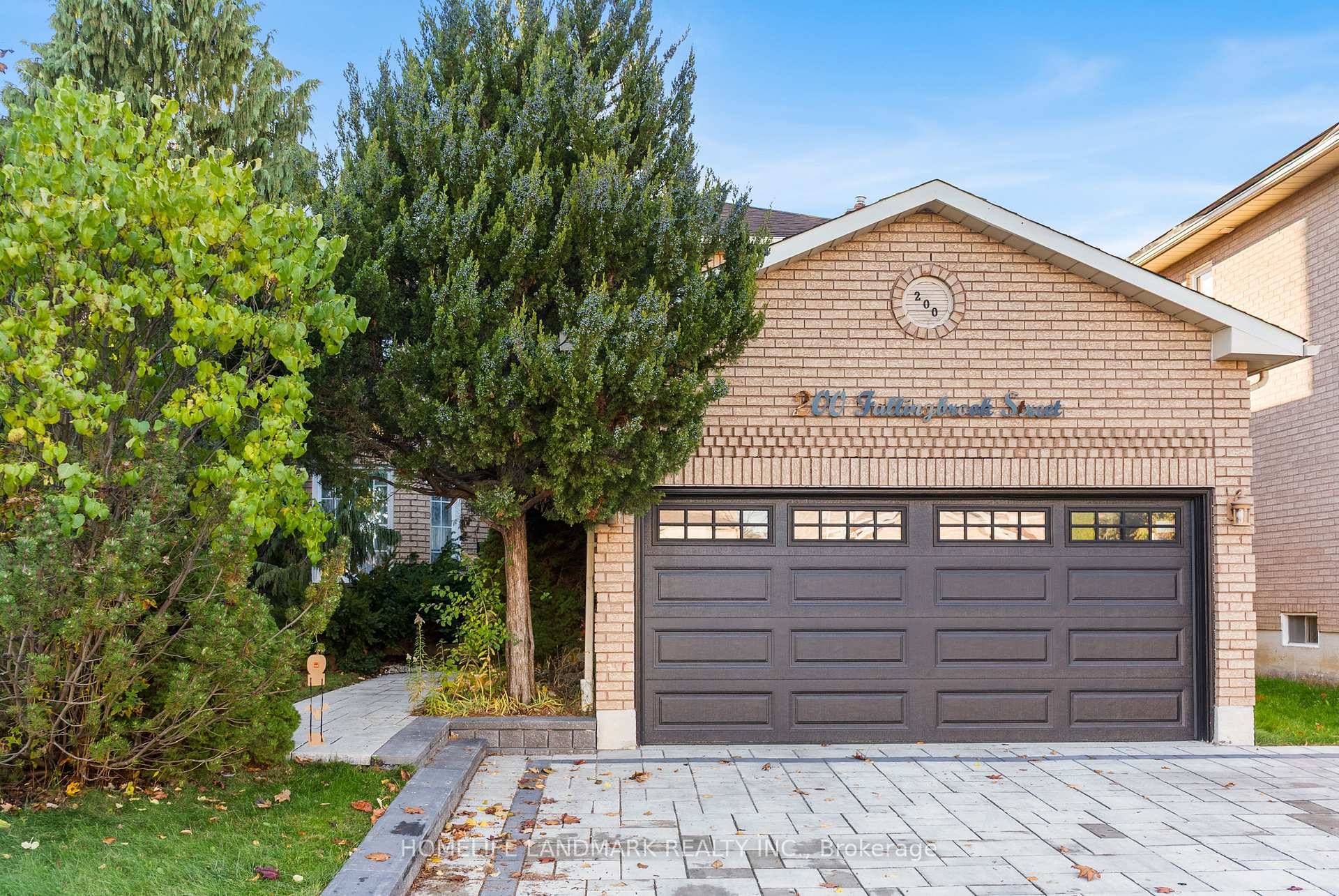 Welcome to 200 Fallingbrook St, Whitby a beautifully RENOVATED 4 bedroom home in one of Whitby's most sought after family neighbourhoods.