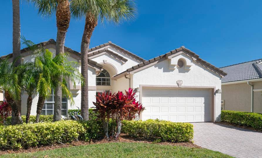 Very well maintained seasonal use home with a beautiful nature and water view.