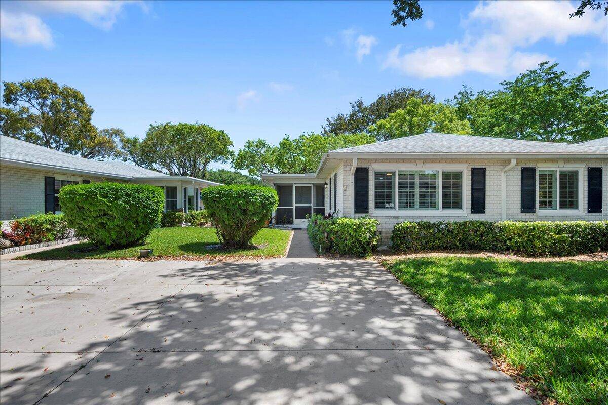 Motivated Seller ! ! ! ! This is a MOVE IN READY unit beautifully renovated villa in Boynton Beach's Limetree Condominiums.