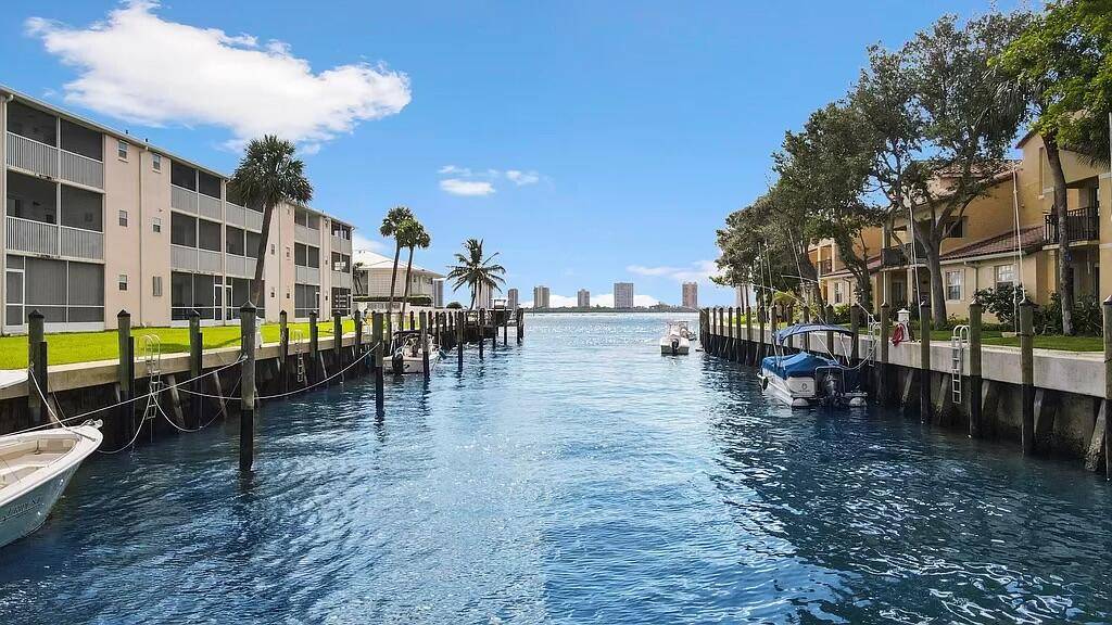 Can Lease Immediately Charming Waterfront Condo in a Boat Friendly Community.