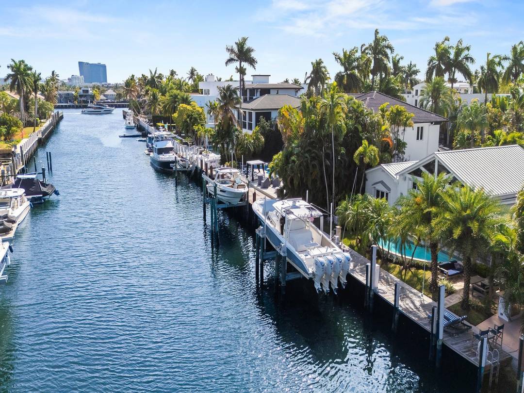 Charming Key West style waterfront residence located on one of the most desirable streets of Las Olas Isles.