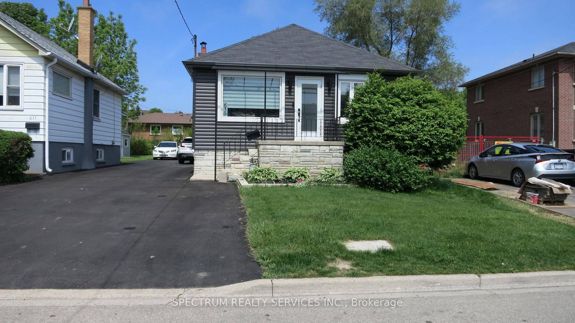 Discover this bright and welcoming one bedroom basement apartment, designed for comfort and convenience.