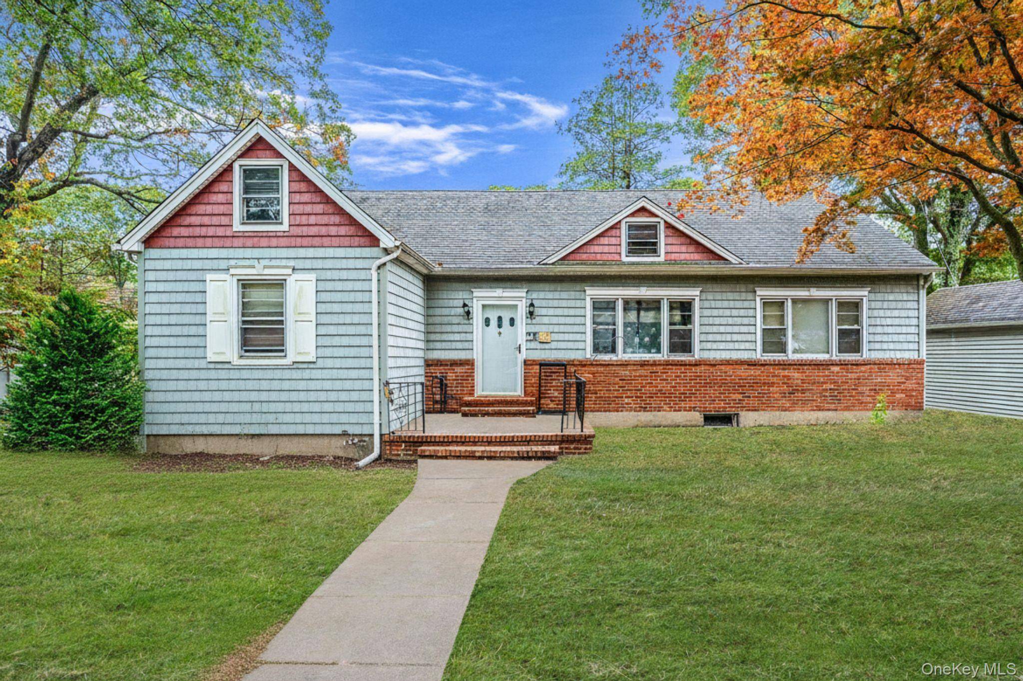 Welcome to 34 Rose Court in the desirable Pines section of Smithtown !