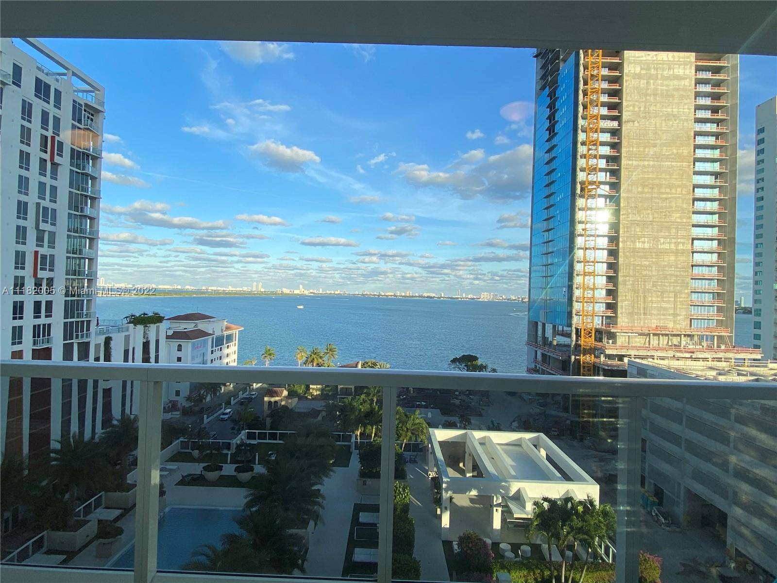 Beautiful apartment in the desirable area of Edgewater.