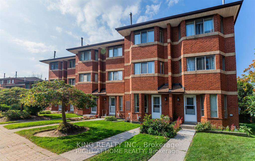 Very updated 4 Large Br and 3 Washroom, Newer Flooring, Update Kitchen and Washrooms, Granite Countertops, Ideal For Large Or Extended Family.