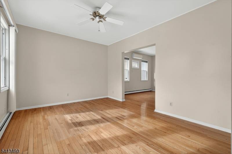 Well positioned two family in Linden, located in the St.