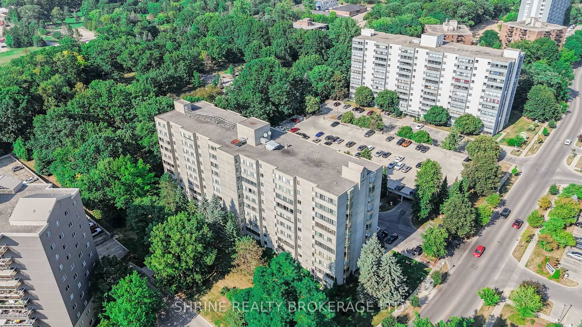 Welcome to this bright and stylish apartment condo, perfectly located in a quiet, established neighbourhood near schools, parks, restaurants, entertainment, and transit.