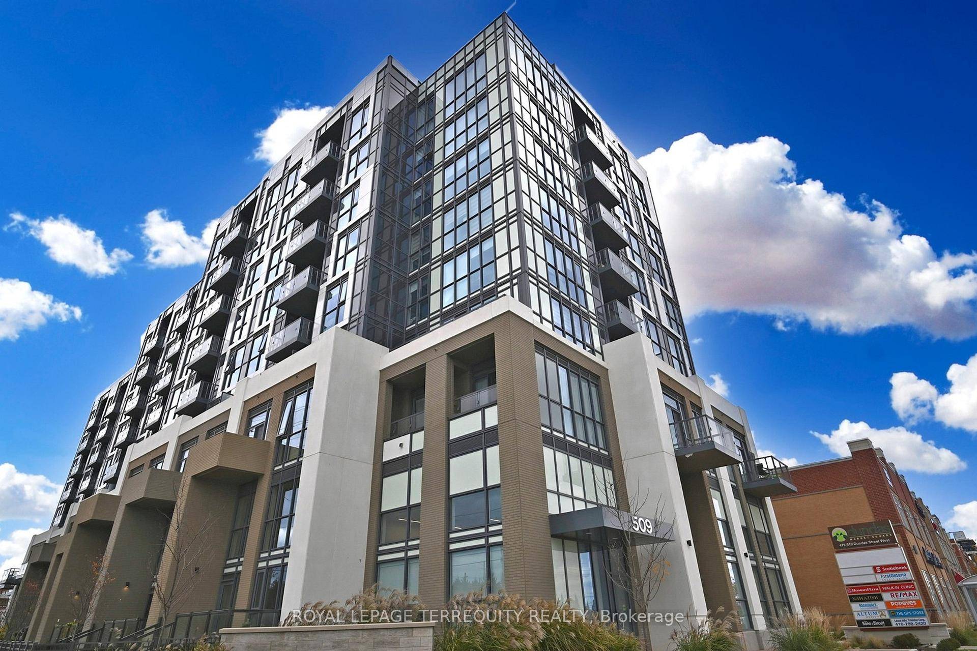 Luxurious and modern 1 Den condo available for lease in the highly desirable Dun West Condos by Greenpark, located at Dundas and Neyagawa in Oakville.