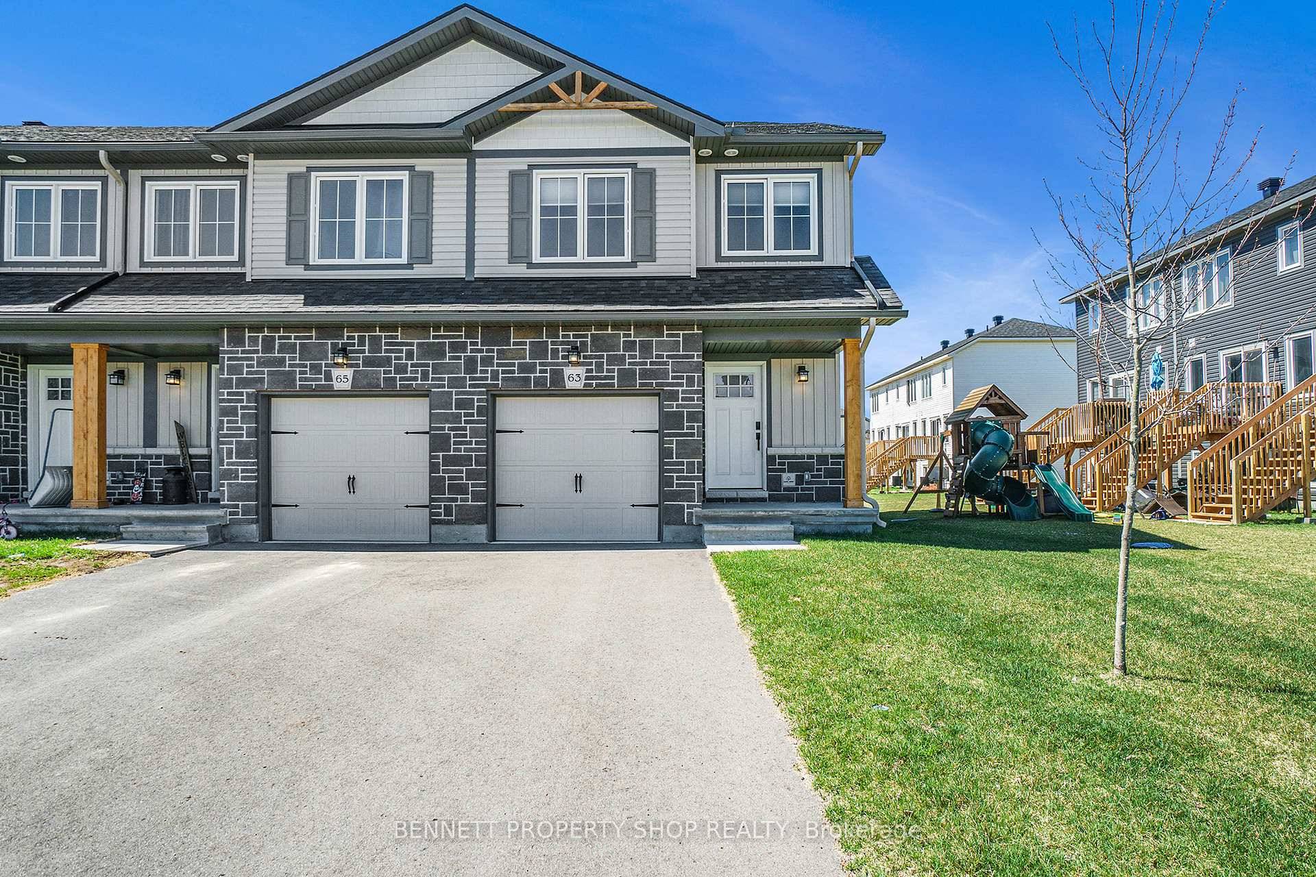 First time home buyers, investors, or right sizers welcome to this 3 bed 3 bath coveted END unit town home !