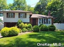 Spacious immaculate split in East Northport with fully fenced in yard.