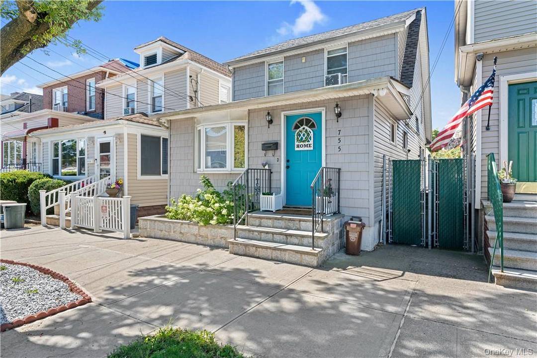 Throgs Neck Country Club Vicinity Beautifully well maintained 3 Bedroom, 2 Bath single family.