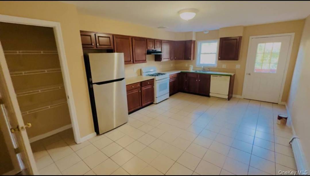 3 Bed, 2. 5 Bath Apartment in Yonkers.
