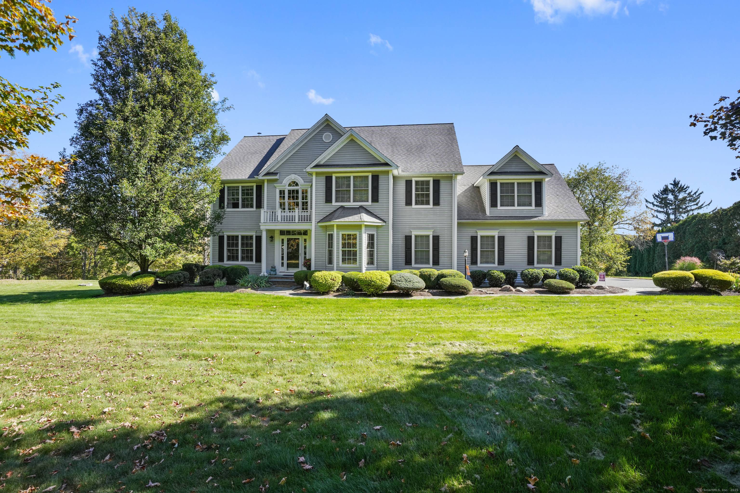 Welcome to 1 Lisa Court conveniently situated in southern New Milford.