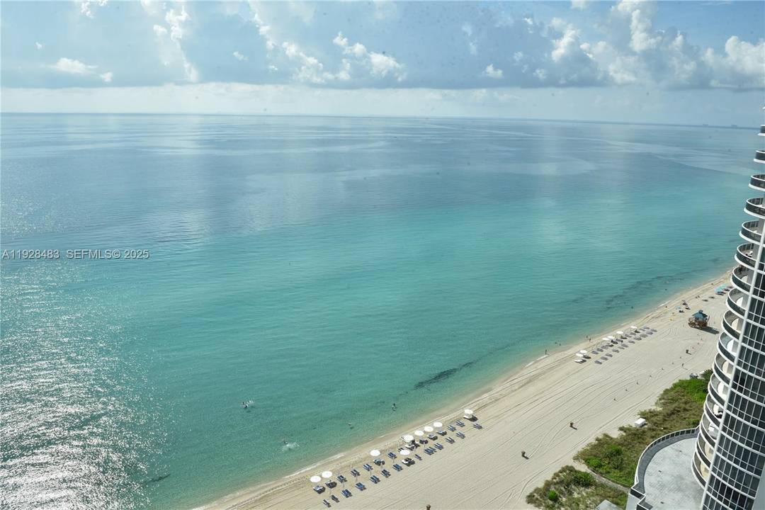 Direct ocean views from every room, flow through unit with 3 bed 3.