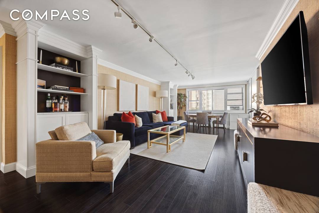 This tastefully renovated and beautifully appointed two bedroom, one bath residence is perched high on the ninth floor of 196 East 75th Street, a white glove cooperative in the heart ...
