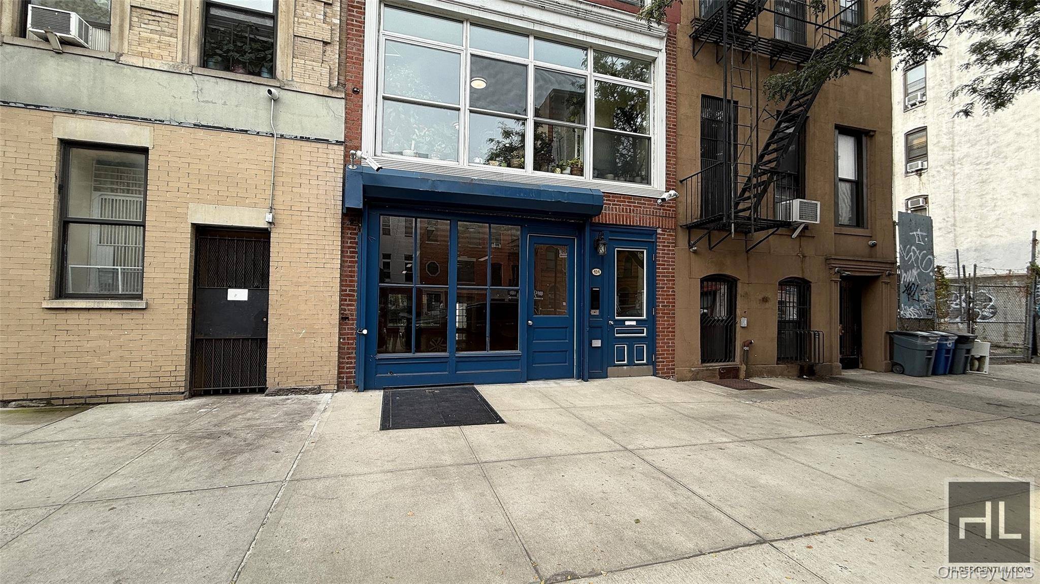 5, 500 mo Discover an exceptional 850 sqft storefront office, retail, and creative space that's unlike any other, featuring a serene 400 sqft garden and an inspiring aesthetic.