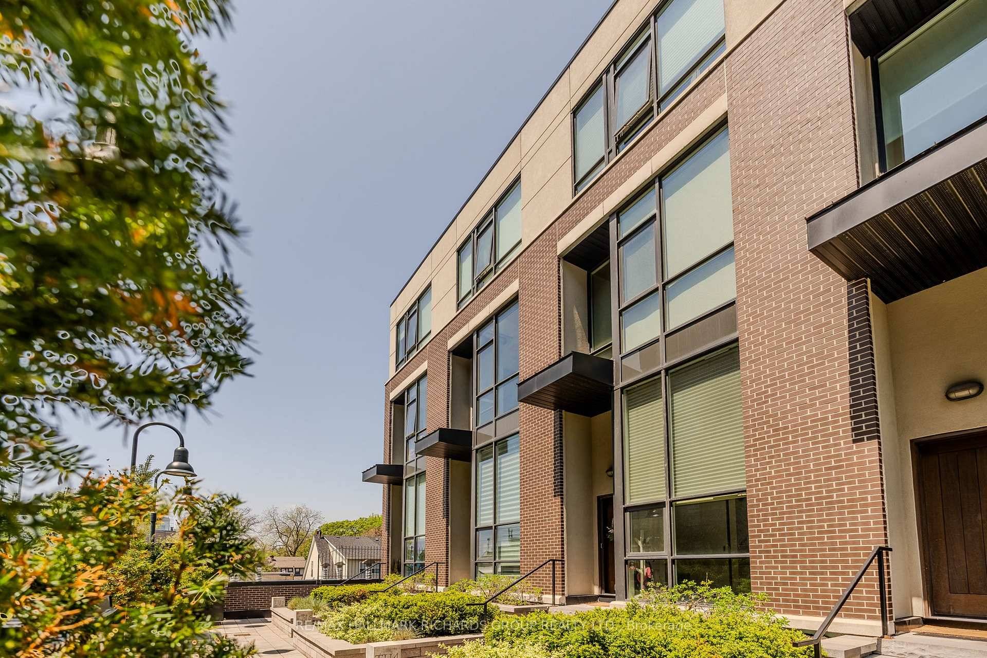 These townhomes are one of the best kept secrets in The Beach !