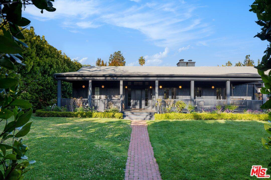 250  S Chadbourne Ave 4BR Brentwood La