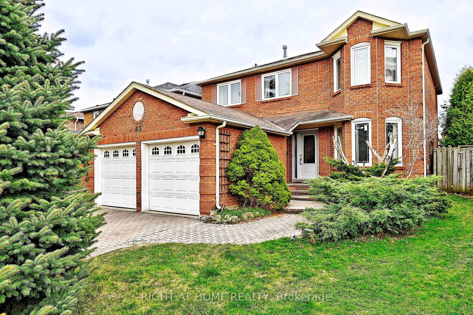 Beautiful Home located in high demand Thornhill neighbourhood right near Bathurst Steeles on a family friendly court.