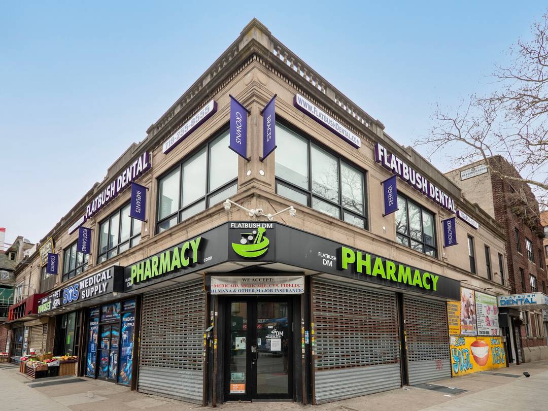 PRIME CORNER RETAIL OPPORTUNITY 1218 Flatbush Avenue, Brooklyn Position your business at the corner of a very active commercial corridor.