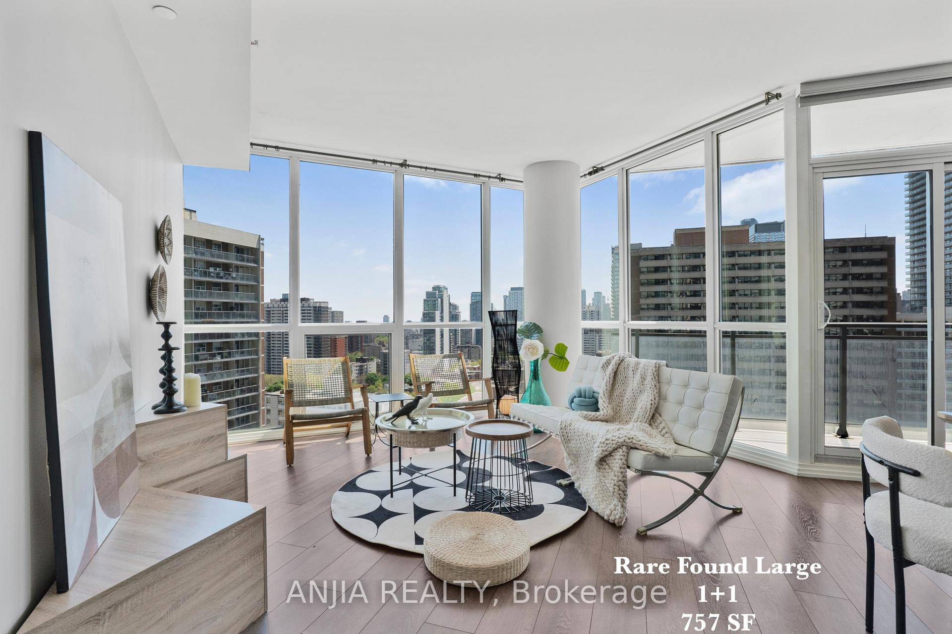 Prime Downtown Location !