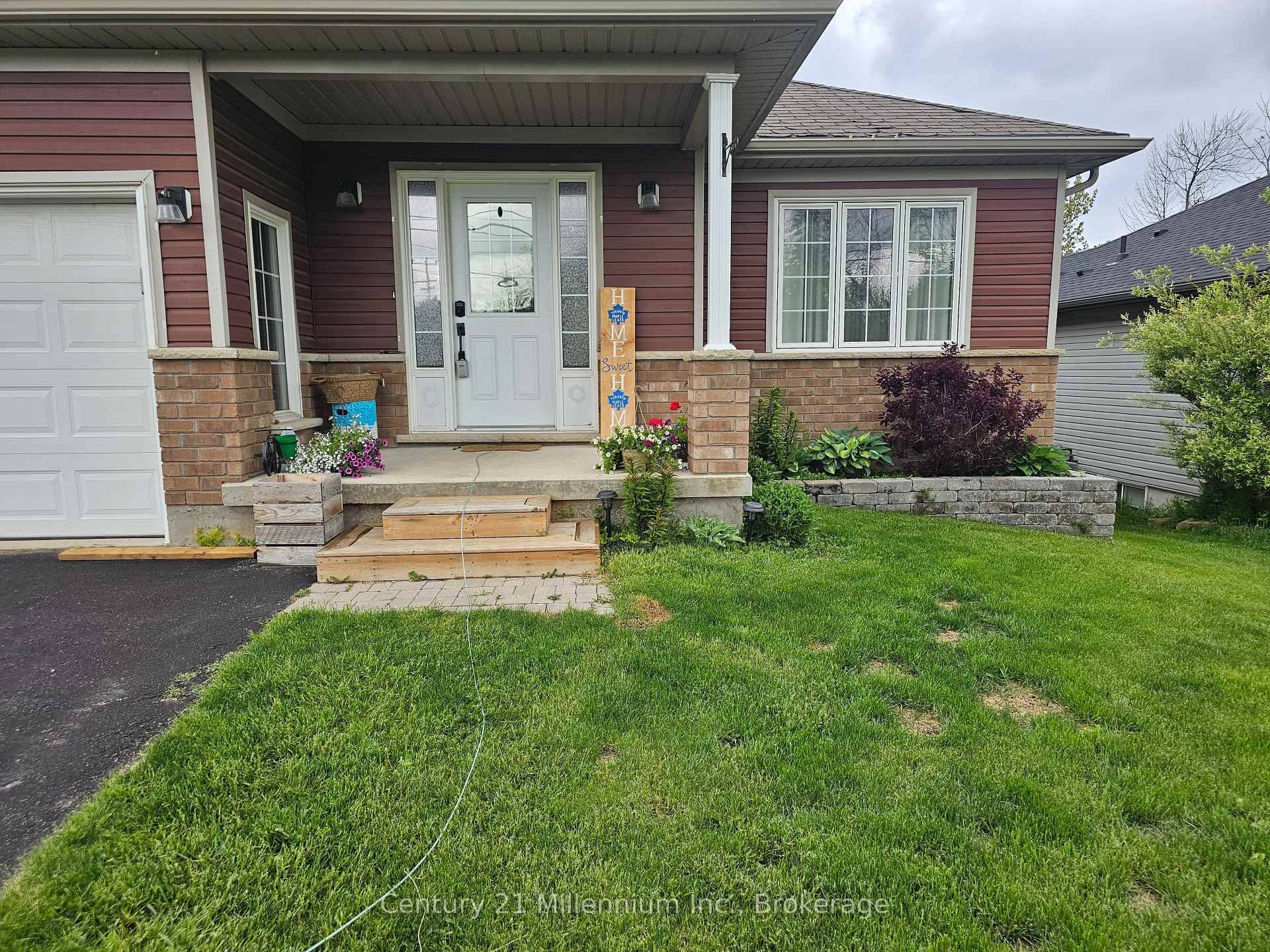 REDUCED ! Welcome to 140 Constance Blvd.