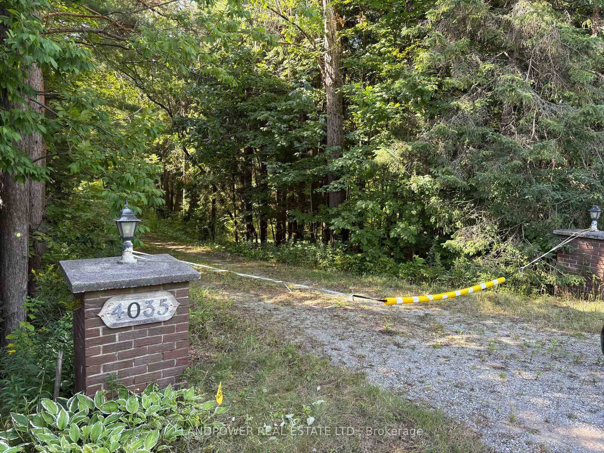 Custom Home Building Lot Approx 6 Acres, 200 X 1320 Feet Surrounded By Trees, Full Drawings Prepared For A 5, 500 Sq.
