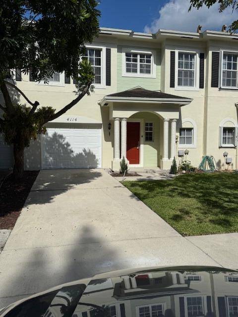 GREAT LOCATION, CLOSED TO THE PALM BEACH ESTATE COLLEGE AND I 95.