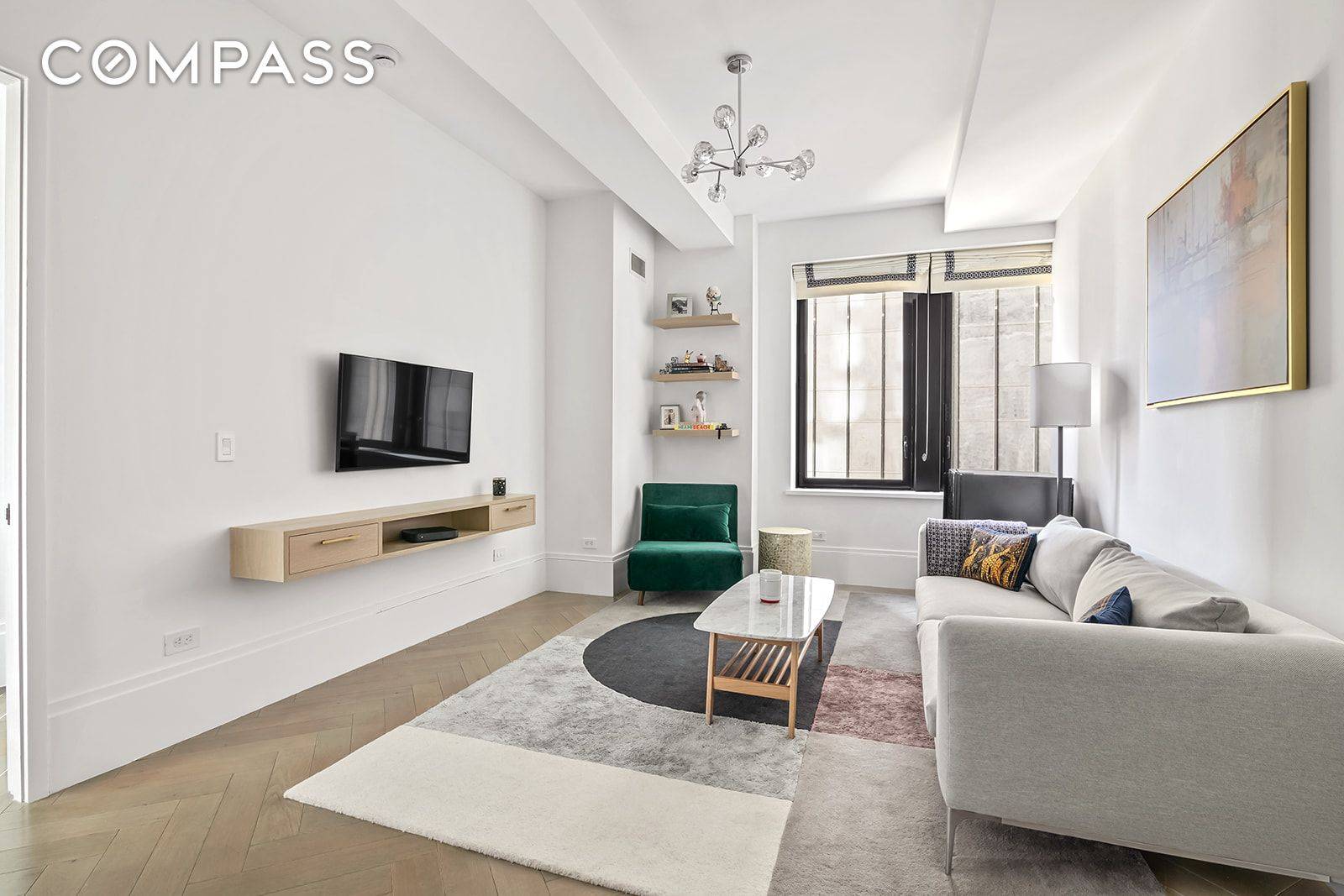 Residence 10C is a stunningly modern, Piet Boon designed 2 bedroom 2 bath with in unit washer dryer, situated just one block from the East River.