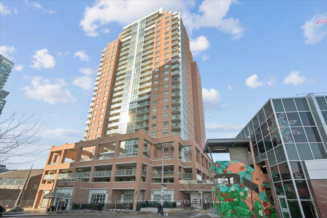 The coveted 02 unit at 125 WB, just in time for spring !