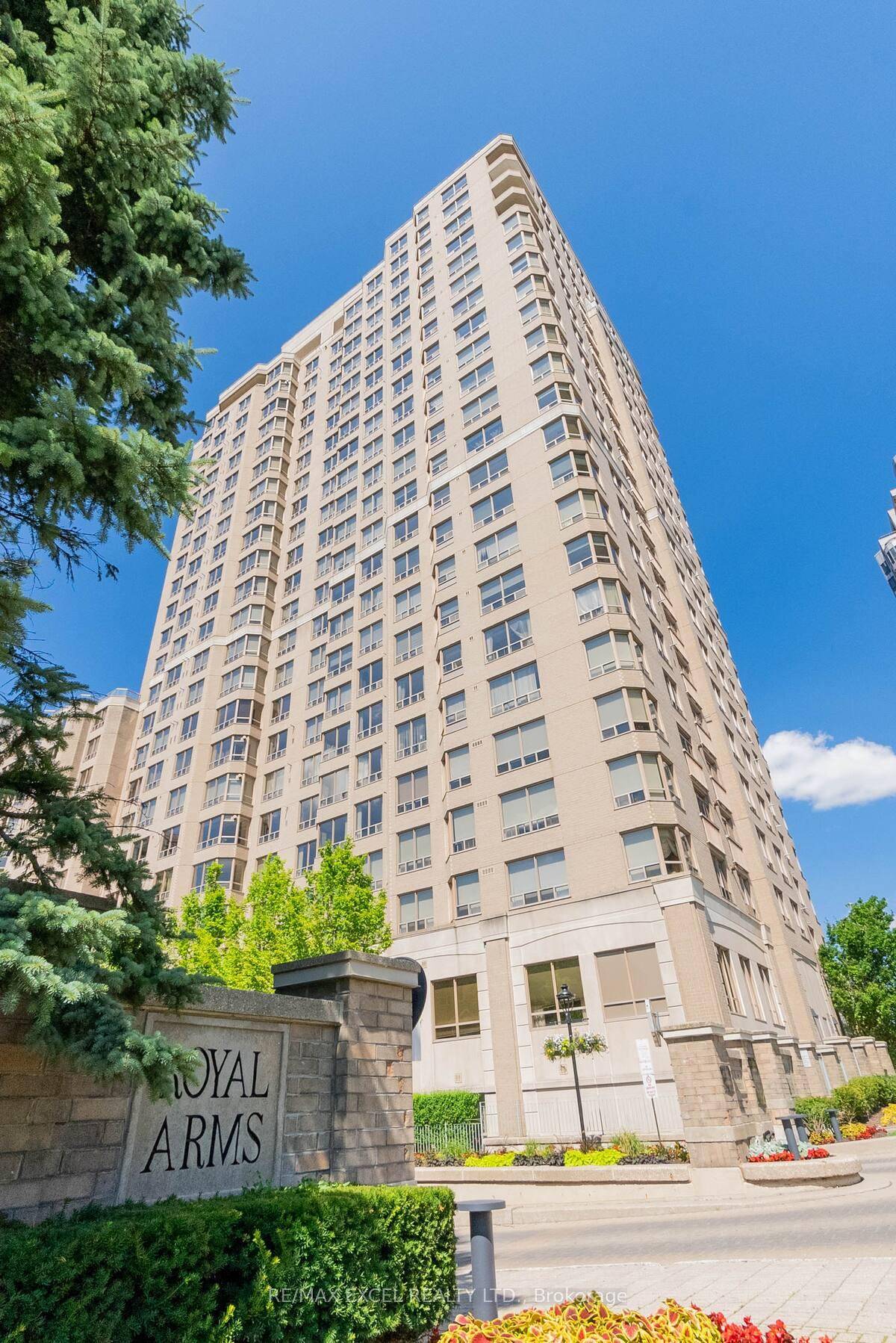 A Must See ! Sunfilled, Move In Ready Corner Unit Built By Top Builder Tridel !