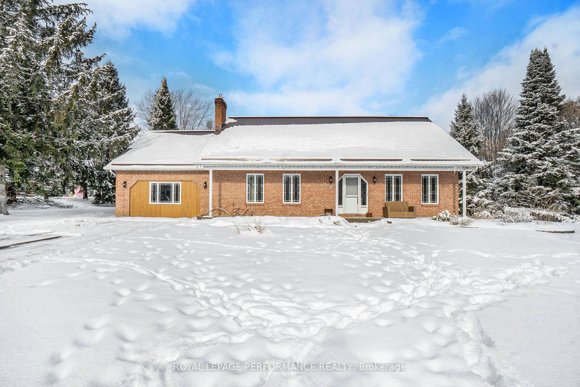 Welcome to 1395 Notre Dame in Embrun a meticulously cared for and spacious bungalow offering 3 bedrooms and 2 bathrooms.