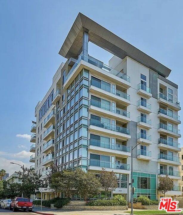 702  S Serrano Ave 3BR Hancock Park La