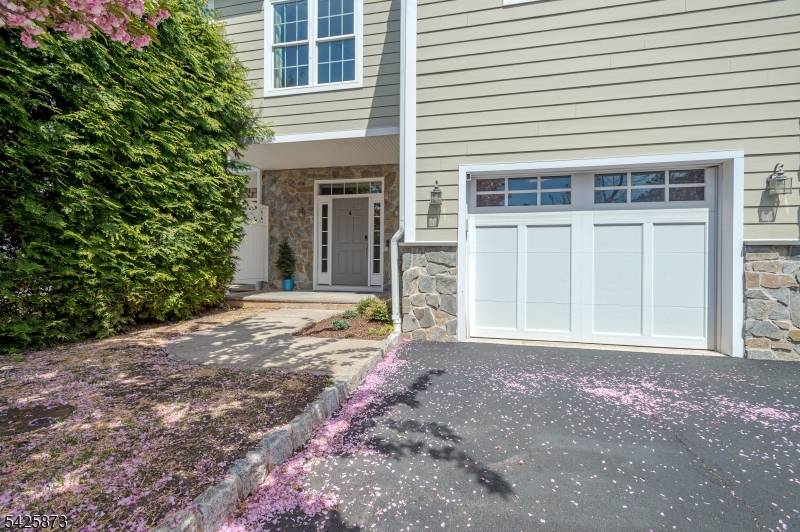 Rent this interior unit townhome, perfectly situated minutes from Downtown Morristown, close to the NYC Direct train and Medical Center.