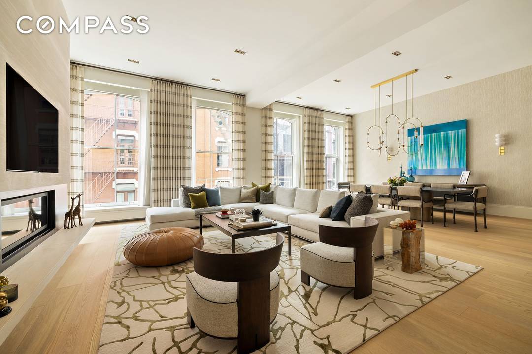 Situated on the cobblestones of Greene Street between Grand and Broome, an ideal southern pocket of SoHo s historic Cast Iron District, residence no.